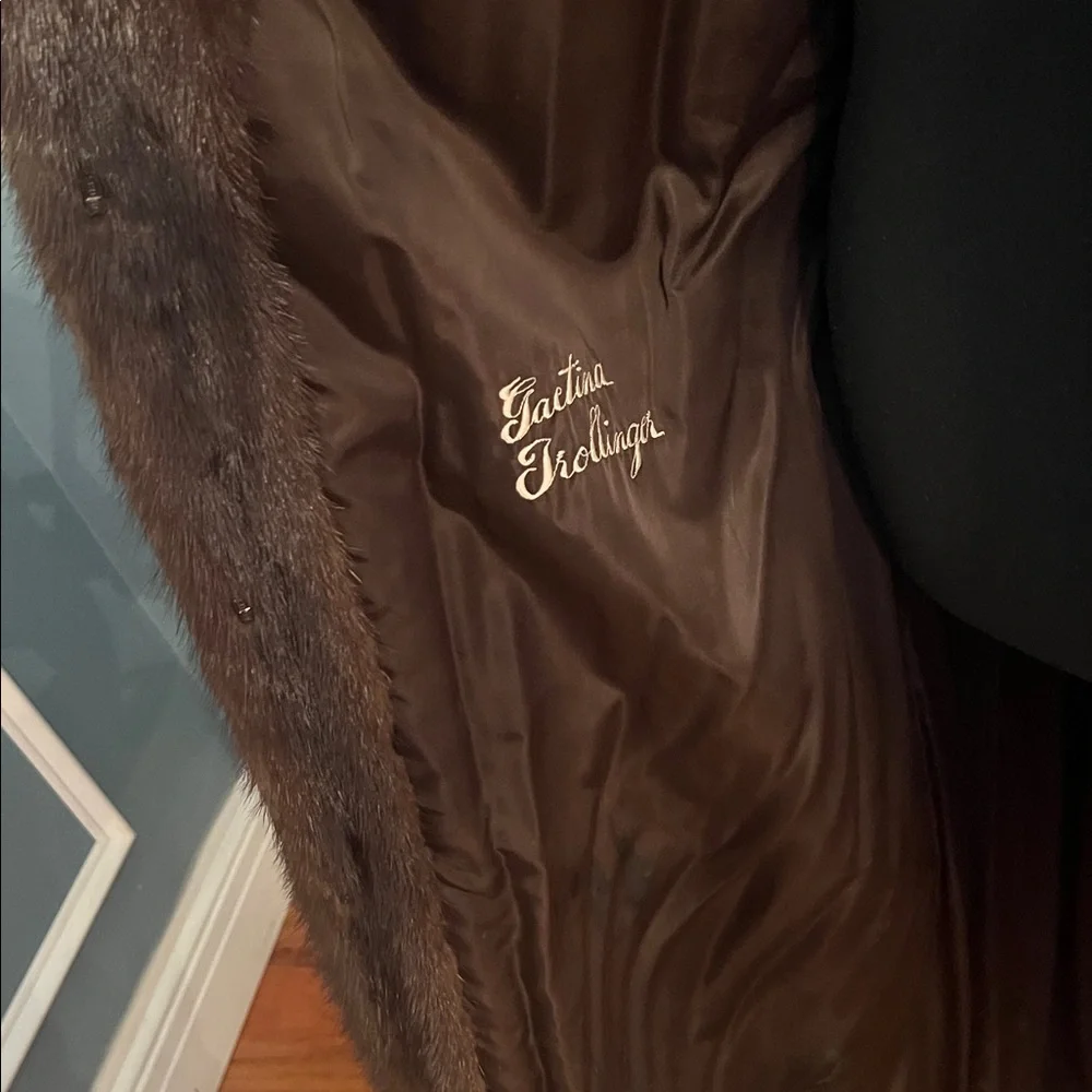 Luxurious Brown Fur Coat - Picture 13 of 17